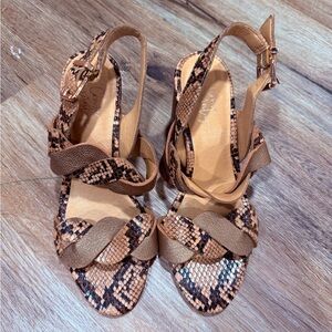 Crown Vintage Varenka Sandals Heel Bronze Metallic Snake Print Leather US 6 new